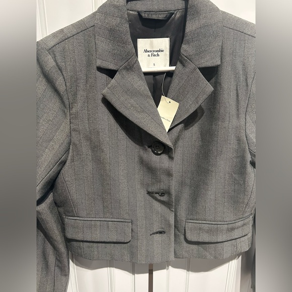 A&F Cropped Blazer Gray Pattern. - Picture 9 of 10